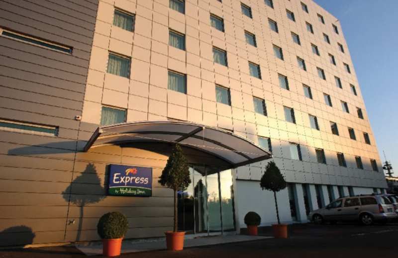 Holiday Inn Express Geneva Airport, An Ihg Hotel Exteriör bild